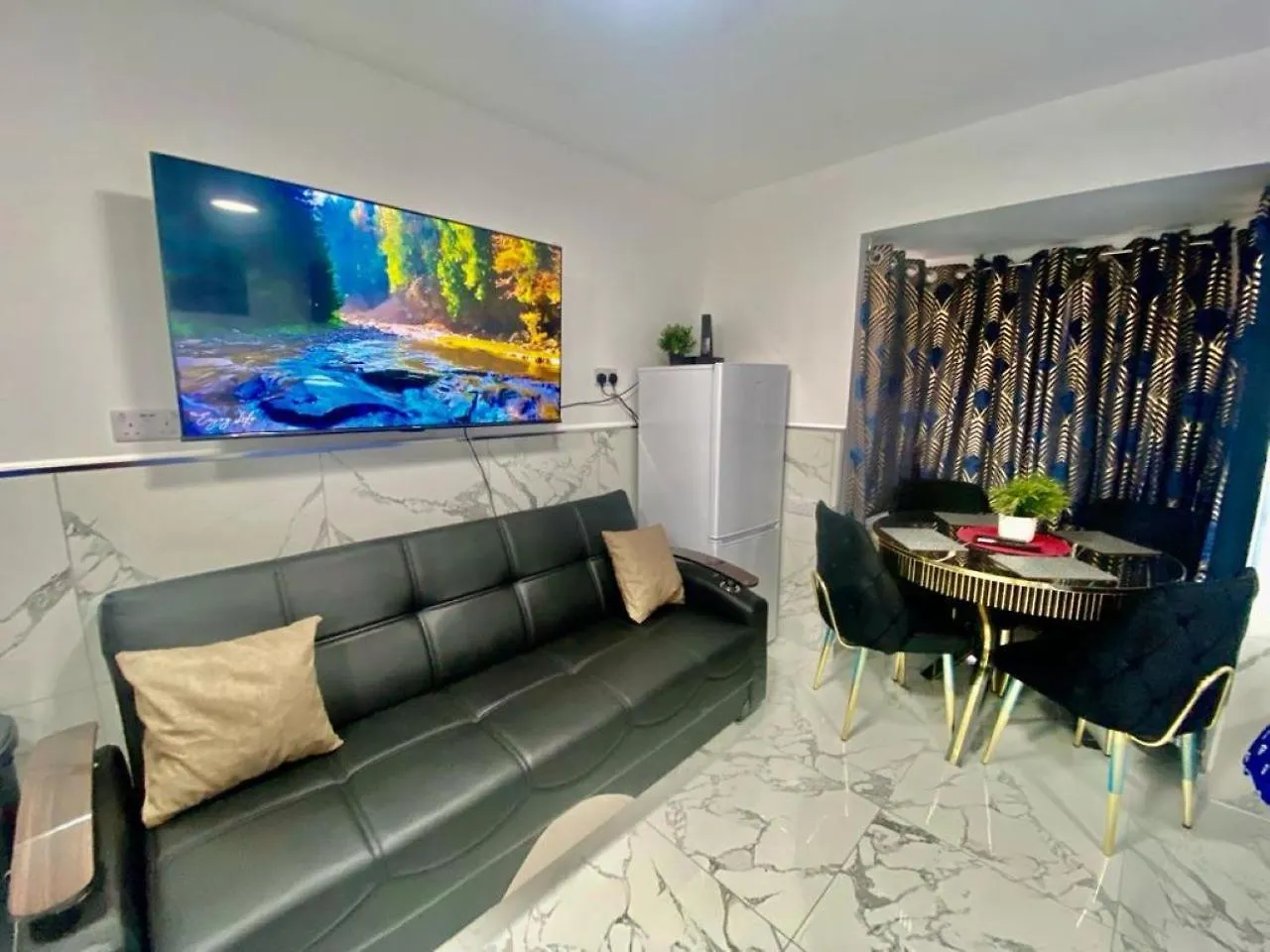 The Royal Boutique Studio By Heathrow Sleep 4 Appartement Hayes  Verenigd Koninkrijk