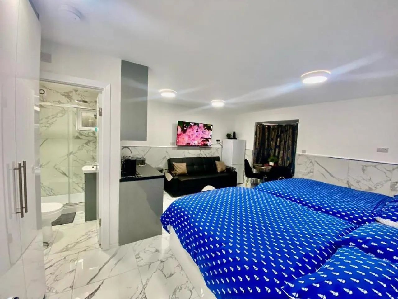 The Royal Boutique Studio By Heathrow Sleep 4 Appartement Hayes  Verenigd Koninkrijk