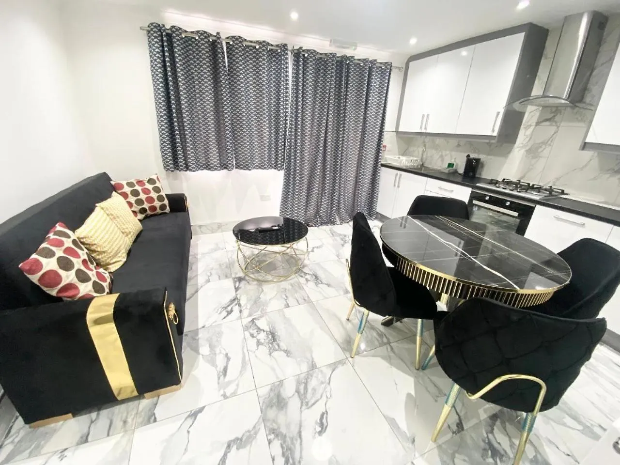 The Royal Boutique Studio By Heathrow Sleep 4 Appartement Hayes